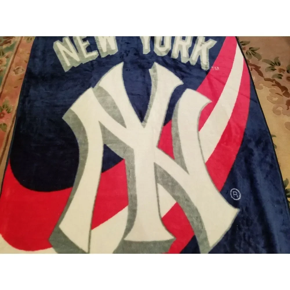 Northwest Company New York Yankees Soft Plush Large Throw Blanket‎ 48 X 62